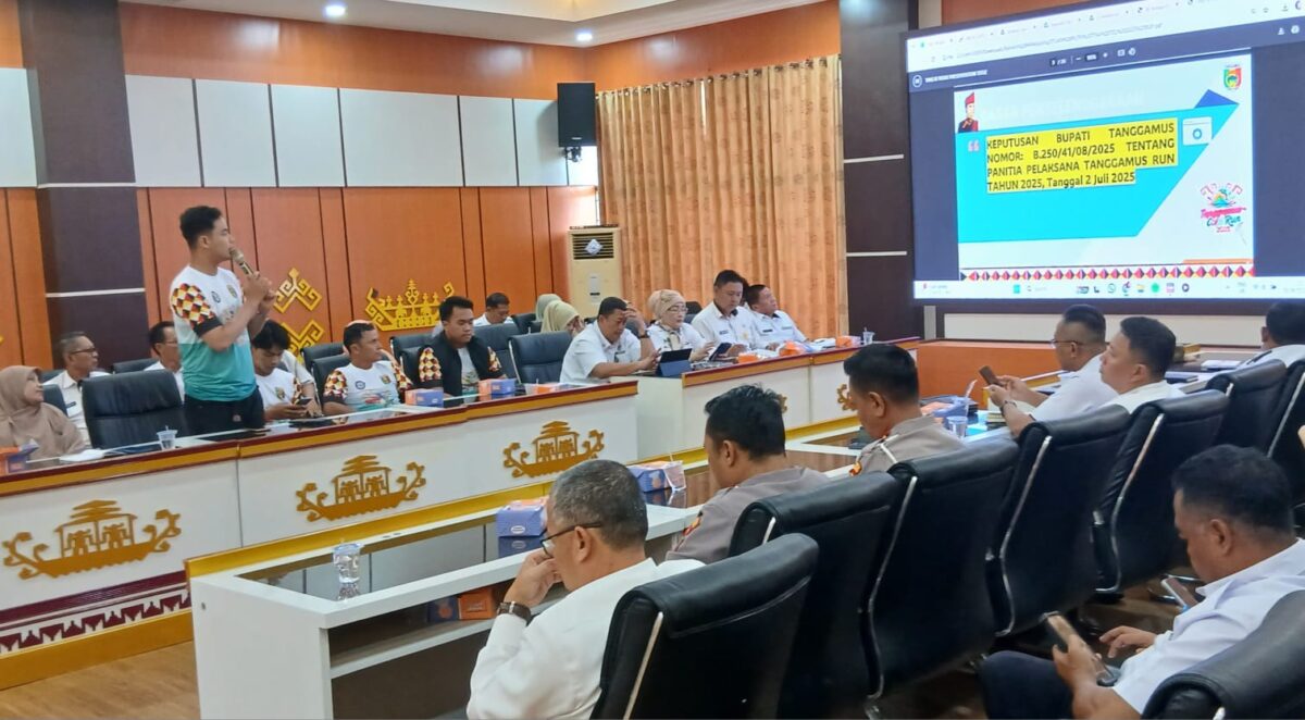 Swaryantina selaku Event Director KS Management saat memaparkan pelaksanaan Tanggamus Color Run 2025 di ruang rapat Pemkab Tanggamus, Rabu 20 Agustus 2025 | Herdi/Media Prioritastv.com.