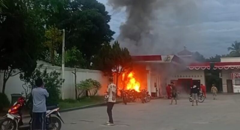 Peristiwa kebakaran motor di pompa 5 SPBU Tanjung Heran, Pugung, Tanggamus, Kamis 21 Agustus 2025 | Dok. Tangkapan Layar Video.