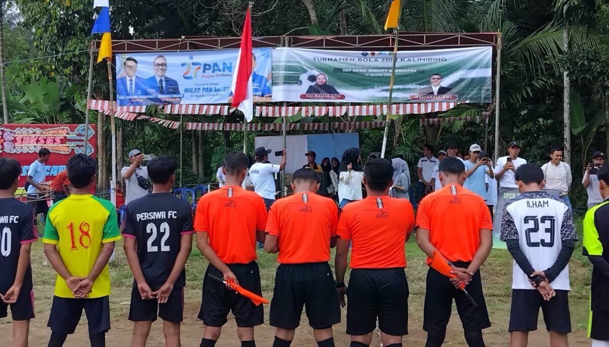 Pembukaan perdana pertandingan bola sepak mini di Pekon Kalimiring, Kota Agung Barat, Tanggamus, dalam rangka HUT Sergap7 dan Sergap86, Jumat 22 Agustus 2025, siang | Herdi/Media Prioritastv.com.