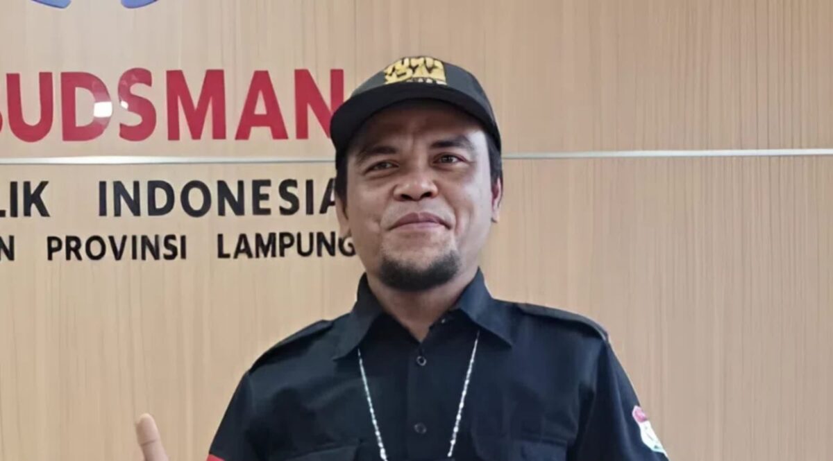 Ketua LPKNI Tanggamus, Yuliar Baro saat berada di Kantor Ombudsman RI Lampung | Ist.