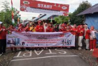 Camat Kota Agung Barat Agus Somad saat melepas peserta jalan sehat, Minggu 24 Agustus 2025 | Kosri/Media Prioritastv.com.
