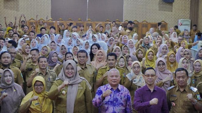 Foto bersama Wabup Pringsewu Umi Laila bersama para ASN PPK usai melaksanakan syukuran, Selasa 26 Agustus 2025 | Dok. Humas Pemkab Pringsewu