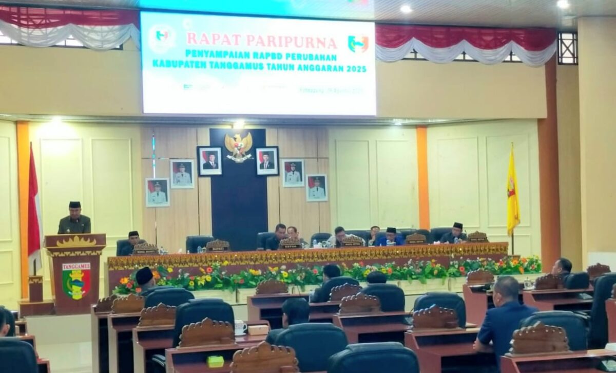 Bupati Tanggamus Moh. Saleh Asnawi saat menyampaikan pidato dalam paripurna RAPBD Perubahan Tahun 2025, Kamis 28 Agustus 2025 | Herdi/Media Prioritastv.com.