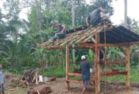 Pembangunan gardu di Lapangan Kenali Jaya, Pekon Badak, Kecamatan Limau, Minggu 31 Agustus 2025 | Dok. Karang Taruna Pekon Badak.