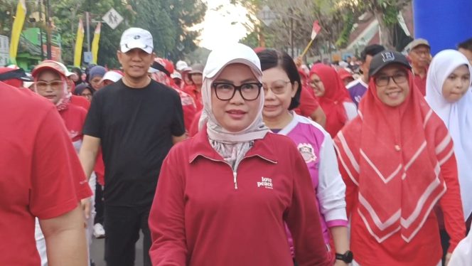 
 Ketua DPRD dan Walikota Metro Lepas Ribuan Peserta Jalan Sehat dalam Kemeriahan HUT ke-80 RI