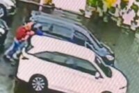 Kepala Cabang Bank BRI, Mohamad Ilham Pradipta saat diculik di parkiran Lotte Grosir, Ciracas, Jakarta Timur, Rabu (20/8/2025). Jasad korban ditemukan di Cikarang, Kabupaten Bekasi, Jawa Barat, Kamis, 21 Agustus 2025 pagi.