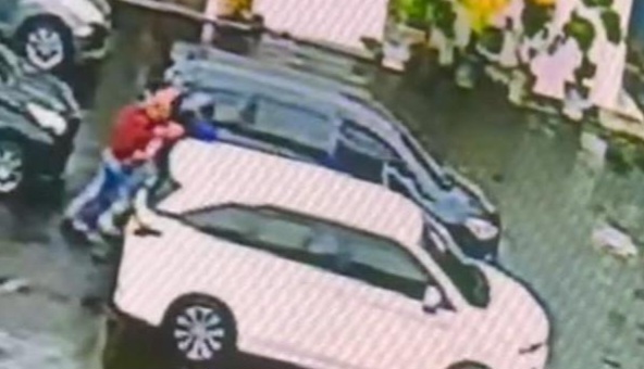 Kepala Cabang Bank BRI, Mohamad Ilham Pradipta saat diculik di parkiran Lotte Grosir, Ciracas, Jakarta Timur, Rabu (20/8/2025). Jasad korban ditemukan di Cikarang, Kabupaten Bekasi, Jawa Barat, Kamis, 21 Agustus 2025 pagi.