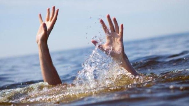Ilustrasi Tenggelam di Pantai Pesisir Barat |