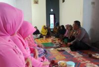 Kunjungan Kapolsek Sumberejo Iptu Zulkarnaen bersama Bhayangkari di kediaman Samiyem, Senin 8 September 2025 | Dok. Humas Polres Tanggamus.