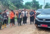 Bupati Tanggamus H. Moh. Saleh Asnawi saat meninjau jalan lintas Kota Agung Timur - Limau, Jumat 12 September 2025 | Herdi/Media Prioritastv.com.