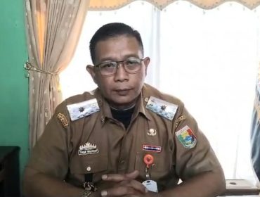 Kalak BPBD Tanggamus, Irvan Wahyudi saat memberikan keterangan di ruang kerjanya, Senin 15 September 2025 | Herdi/Media Prioritastv.com.