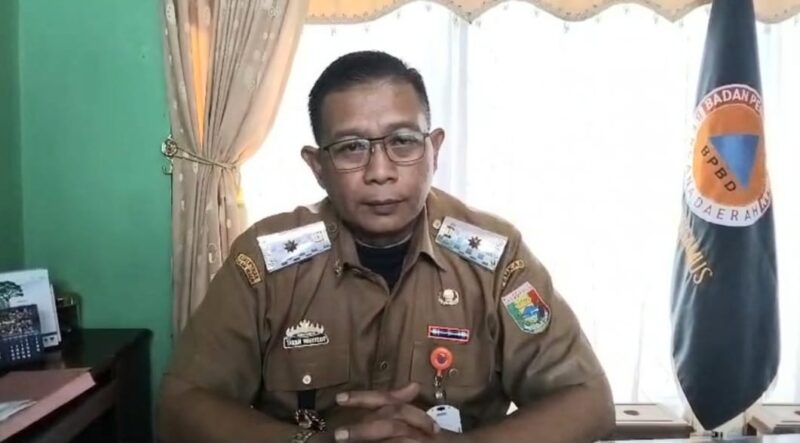 Kalak BPBD Tanggamus, Irvan Wahyudi saat memberikan keterangan di ruang kerjanya, Senin 15 September 2025 | Herdi/Media Prioritastv.com.