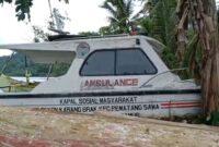 Kapal Ambulance Pekon Karang Brak, Pematang Sawa, Tanggamus usai tak memiliki mesin dievakuasi ke daratan, Selasa 16 September 2025 | Sungatno/Media Prioritastv.com.