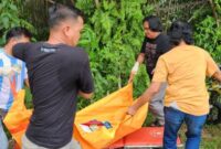 Polisi saat melakukan evakuasi jenazah korban, Rabu 17 September 2025 | Dok. Humas Polres Lampung Tengah.