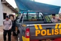 Anggota Polsek Pulau Panggung saat mengunjungi keluarga korban di Pekon Batu Tegi, Air Naningan, Jumat 19 September 2025 | Asrul Ariski/Media Prioritastv.com.
