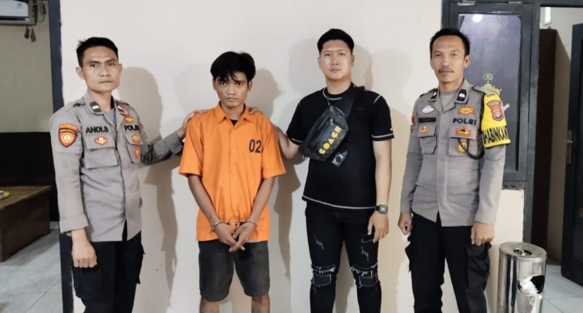Tersangka S asal Kecamatan Semaka, Tanggamus saat akan dijebloskan ke sel tahanan Polsek Gading Rejo, Sabtu 20 September 2025 | Dok. Humas Polres Pringsewu.