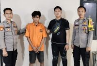 Tersangka S asal Kecamatan Semaka, Tanggamus saat akan dijebloskan ke sel tahanan Polsek Gading Rejo, Sabtu 20 September 2025 | Dok. Humas Polres Pringsewu.