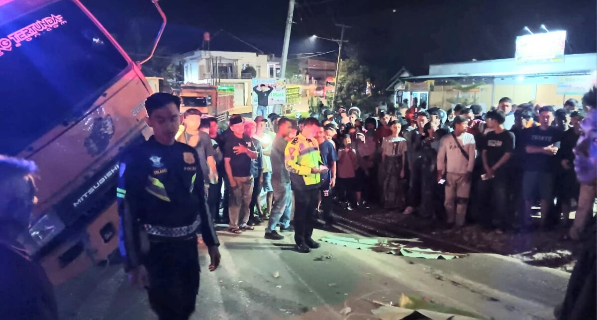 Polisi saat melakukan olah TKP kecelakaan di jalan lintas Podosari, Pringsewu, Minggu 21 September 2025 | Dok. Humas Polres Pringsewu.