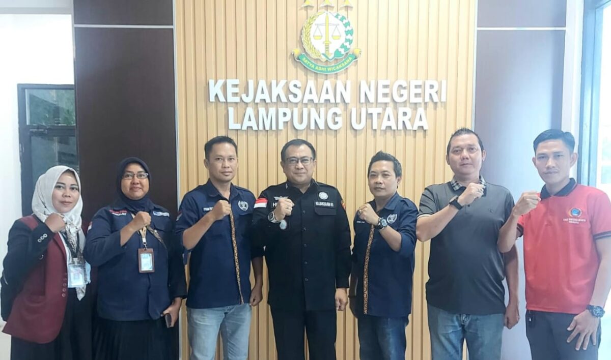 Foto bersama DPP KWIP bersama Kajari Lampung Utara usai audensi, Selasa 23 September 2025 | Frans/Media Prioritastv.com.