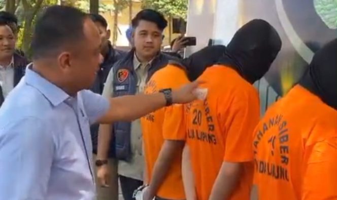 
					Para tersangka saat dihadirkan dalam konferensi pers Polda Lampung, Kamis 25 September 2025 |