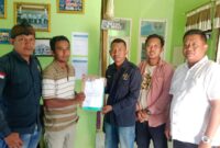 Rio Aldipo saat menyerahkan berkas pendaftaran Ketua PWI Tanggamus, Jumat 26 September 2025 | Ist.