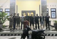 Tersangka HF setelah ditangkap sebelum dijebloskan ke sel tahanan, Minggu 28 September 2025 | Herdi/Media Prioritastv.com.
