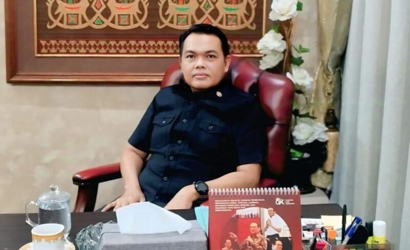 Ketua Komisi IV DPRD Kabupaten Lampung Utara Imam Santosa saat berada di ruang kerjanya, Selasa 30 September 2025 | Dok. Ist.