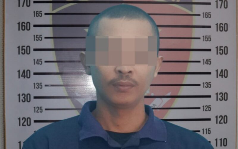 Terasangka Dion setelah ditangkap dan akan dijebloskan ke sel tahanan Polsek Gadingrejo, Selasa 30 September 2025 | Dok. Humas Polres Pringsewu.