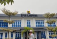 Kantor Balai Pelaksanaan Jalan Nasional (BPJN) Lampung yang menjadi sorotan L@PAKK terkait dugaan penyimpangan proyek jalan nasional. (Davit/Prioritastv.com)
