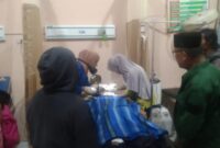 Korban Amir saat mendapatkan perawatan di Puskesmas Sekincau Lampung Barat, Jumat 5 September 2025 | Ist.