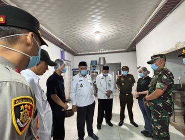 Bupati Tanggamus H. Moh. Saleh Asnawi bersama Forkopimda saat memberikan arahan kepada pengelola SPPG Gisting, Rabu 1 Oktober 2025 | Herdi/Media Prioritastv.com.