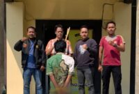 Tersangka penganiayaan usai ditangkap Polsek Wonosobo | Dok. Humas Polres Tanggamus.