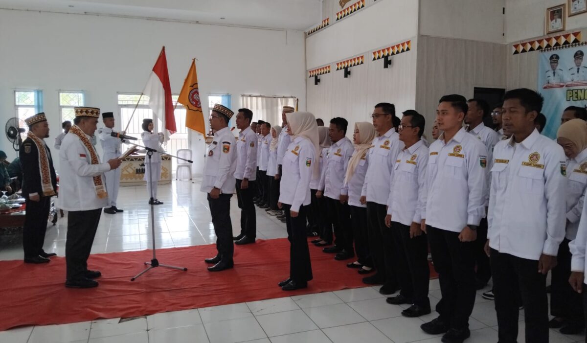 Bupati Tanggamus H.Moh.Saleh Asnawi mengukuhkan kepengurusan karang taruna Kabupaten Tanggamus periode 2025 - 2030 di GFU Islamic Center  Rabu 22 Oktober 2025 | Herdi/Media Prioritastv.com.