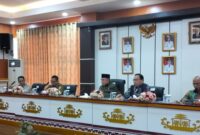 Bupati Tanggamus, H. Moh. Saleh Asnawi saat menyambut rombongan KPK pada Senin 6 Oktober 2025 | Herdi/Media Prioritastv.com.
