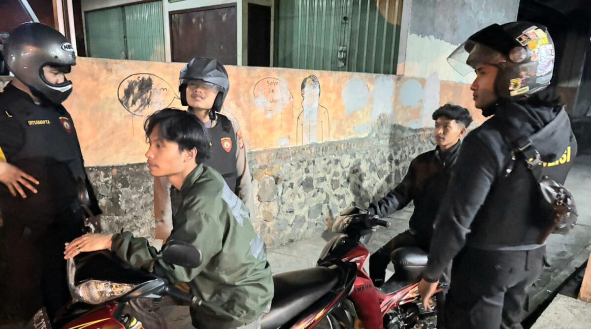 Tim Patroli Presisi Polres Tanggamus saat melaksanakan patroli malam di wilayah Gisting, Jumat 24 Oktober 2025, dinihari | Dok. Humas Polres Tanggamus.