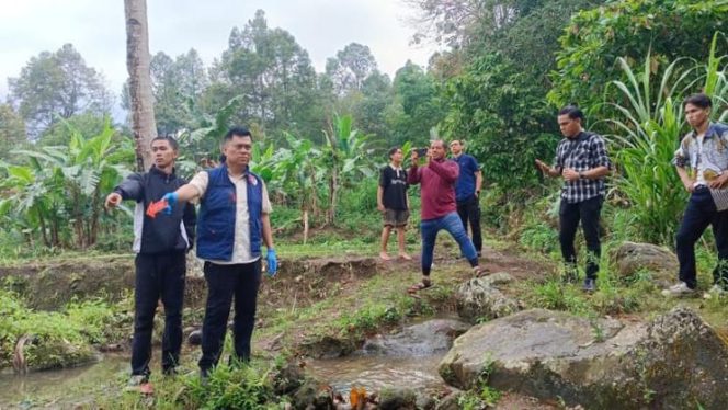 Polisi saat melakukan olah TKP kasus kematian Pratama Wijaya Kusuma, mahasiswa Universitas Lampung (Unila) yang meninggal usai mengikuti Diksar Mahepel di Desa Talang Mulya, Kabupaten Pesawaran pada 14-17 November 2024, lalu | Dok. Polda Lampung.