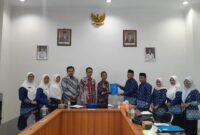 Pengurus Himpaudi Kabupaten Pringsewu foto bersama Ketua DPRD Suherman, SE dan Komisi IV DPRD usai audiensi membahas kesetaraan guru PAUD nonformal di ruang komisi DPRD Pringsewu, Kamis (2/10/2025).(Foto:ist)