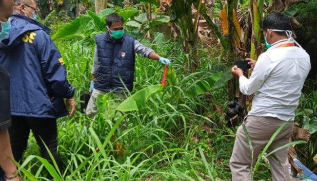 Polisi saat melakukan olah TKP penemuan mayat di Cikupa, Tangerang, Banten, Rabu 19 November 2025 | Dok. Polresta Tangerang.