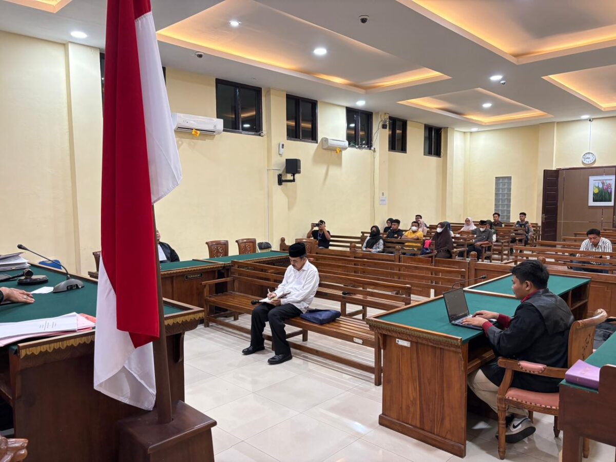 Terdakwa Heri Iswahyudi usai Majelis Hakim membacakan vonis terkait kasus korupsi dana hibah LPTQ 2022.(Prioritas tv.com/Istimewa)