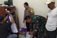 Polisi saat melakukan penggeledahah kamar kost mahasiswa pengkoleksi pakaian dalam mahasiswi di Pekon Wonodadi, Gading Rejo, Pringsewu, Sabtu 8 November 2025, pagi | Ist/Media Prioritastv.com.