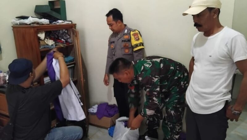 Polisi saat melakukan penggeledahah kamar kost mahasiswa pengkoleksi pakaian dalam mahasiswi di Pekon Wonodadi, Gading Rejo, Pringsewu, Sabtu 8 November 2025, pagi | Ist/Media Prioritastv.com.