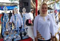 Lurah Pasar Madang, Kota Agung, Tanggamus Mega Sari saat memberikan apresiasi atas pengukuhan pengurus Pelangi Tanggamus di Dermaga Batu Balai, Limau, Minggu 9 November 2025 | Herdi/Media Prioritastv.com.