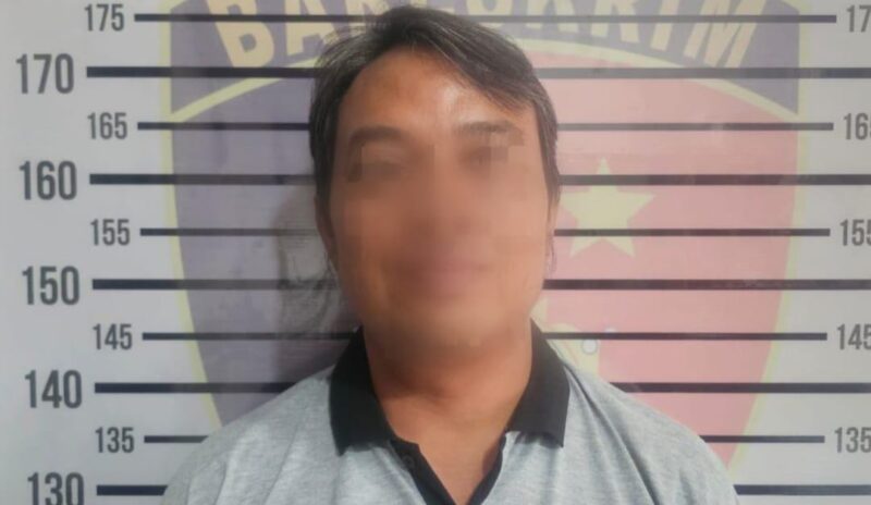 Tersangka BDH, pegawai koperasi yang menggelapan dana setoran Rp223 juta yang ditangkap polisi pada Jumat 7 November 2025 | Dok. Humas Polres Tanggamus.