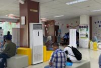 Situasi saat warga mengurus administrasi kependudukan di Disdukcapil Pesisir Barat, Rabu 12 November 2025 | Suroso/Media Prioritastv.com.