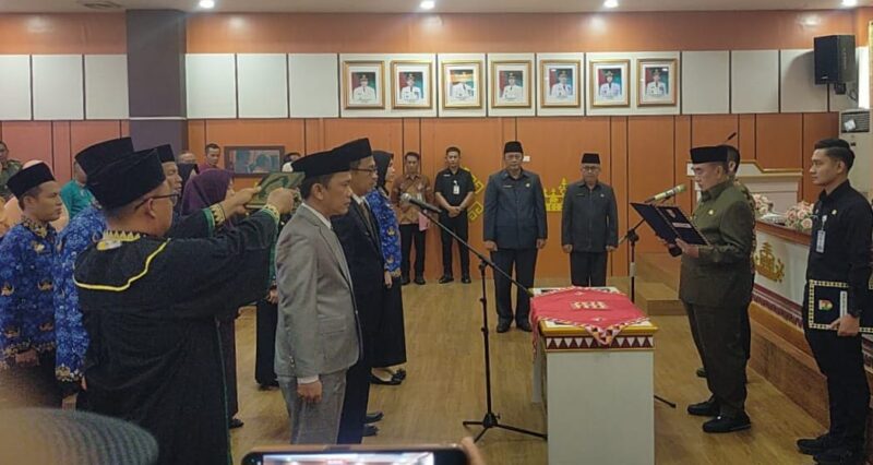 Pelantikan 9 Pejabat Fungsional dan PPPK Formasi 2024 Periode II bersamaan dengan pelantikan Kadis PUPR dan Kadis KPTPH di Aula Pemkab setempat, Kamis 13 November 2025 | Herdi/Media Prioritastv.com.