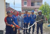 Proses penyerahan ular sanca oleh Damkar Pos Kota Agung kepada Balai Besar Taman Nasional Bukit Barisan Selatan di kantornya di Pekon Terbaya Kota Agung, Senin 17 November 2025 | Dok. Damkar Tanggamus.