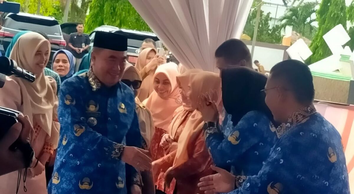 Bupati Tanggamus, H. Moh. Saleh Asnawi saat tiba di Komplek Islamic Center Kota Agung, Senin 17 November 2025 | Herdi/Media Prioritastv.com.