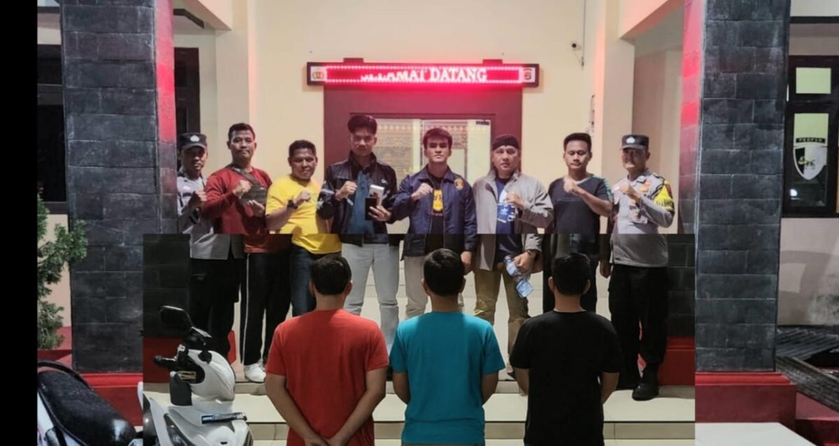 Tersangka usai ditangkap dan akan dijebloskan ke sel tahanan, Minggu 16 November 2025 | Dok. Humas Polres Tanggamus.