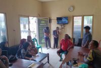 Tiga pelajar bersama orang tuanya dihadirkan di Polsek Pagelaran dan menandatangani kesempakatan tidak mengulangi perbuatannya, Kamis 20 November 2025 | Dok. Humas Polres Pringsewu.