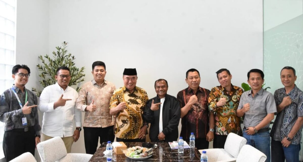 Bupati Tanggamus Moh. Saleh Asnawi saat bertemu staf khusus Menaker RI dan calon investor di Jakarta, Kamis 20 November 2025 | Dok. Diskominfotik Tanggamus.